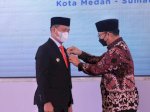 Kado Akhir Masa Jabatan, Bupati Syamsari Kitta Raih Penghargaan dari BKKBN Pusat