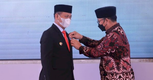 Kado Akhir Masa Jabatan, Bupati Syamsari Kitta Raih Penghargaan dari BKKBN Pusat