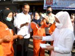 Jokowi dan Iriana ke &#8220;Kampung&#8221; Menantu, Beli Buah dan Bagi Bansos