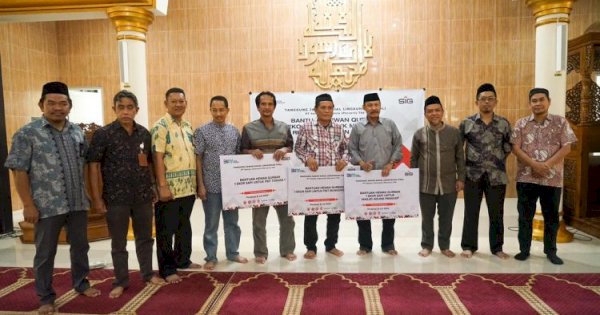 PT. Semen Tonasa Berbagi Hewan Qurban ke ‘Tetangga’ Perusahaan