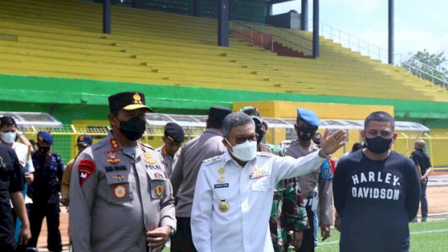 Wali Kota Parepare, Taufan Pawe mendampingi Kapolda Sulsel meninjau stadion BJ Habibie, jelang laga kandang PSM Makassar vs Bali United, Rabu (27/7). 