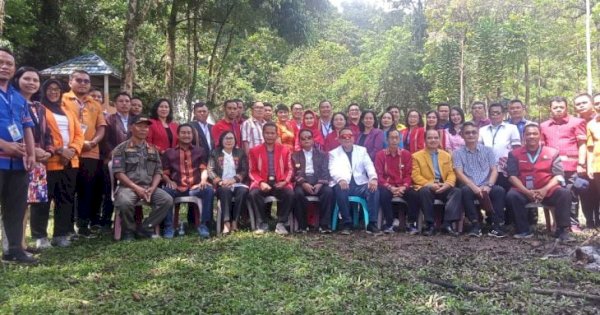 Bupati Mamasa Tutup Pelatihan Kepemimpinan dan Revolusi Mental di Lokasi Air Terjun Liawan