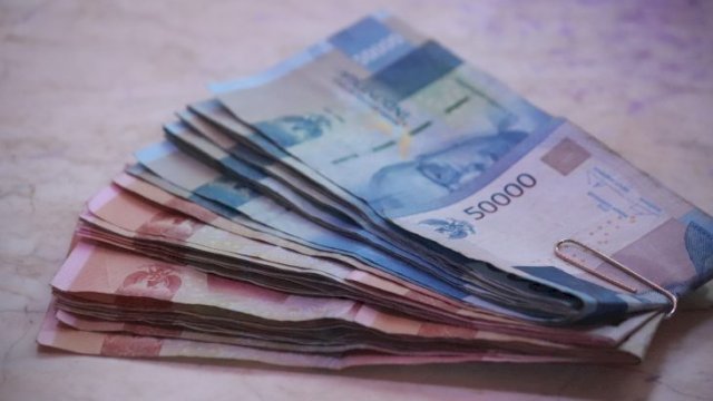 Ilustrasi Gaji Tenaga Kontrak segera dibayarkan (unsplash.com/Mufid Majnun) 