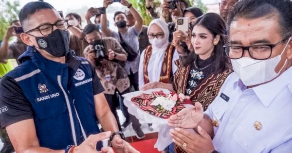 Menparekraf Harap Rumah Tenun Sekomandi Ulukarua Masuk Gernas Bangga Buatan Indonesia