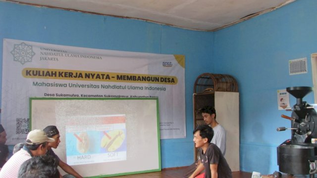 KKN &#8216;Pancaniti&#8217; UNUSIA Jakarta Edukasi Roasting Kopi ke Petani
