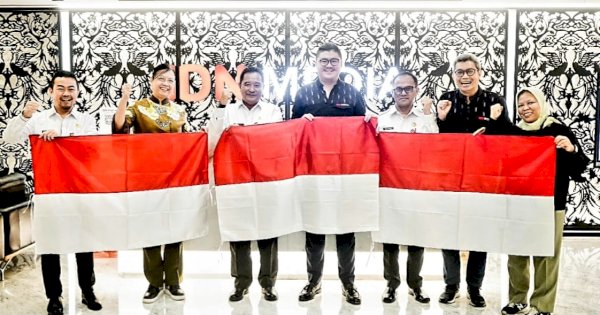 Semarakan HUT ke-77 RI, Kemendagri Ajak Pemda Bagikan 10 Juta Bendera Merah Putih