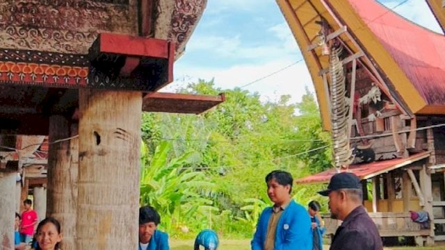 Mahasiswa KKN UKI Paulus Perkenalkan Kain Tenun Balusu Lewat Pemasaran Digital