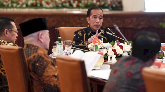 Presiden Jokowi rapat bersama pimpinan lembaga negara, Jumat (12/8). Biro Pers