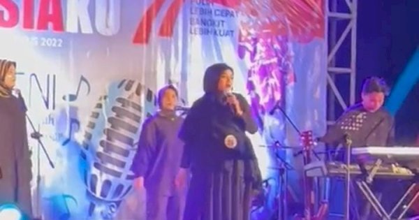 Meriahkan HUT RI ke 77, Kadis PU Makassar jadi “Krisdayanti” di Lomba Ini