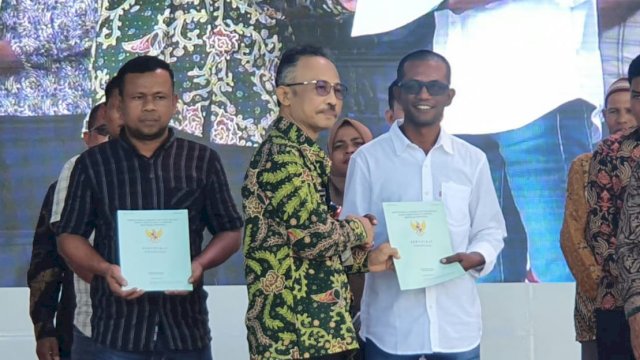 Peringatan Hari Damai Aceh ke-17, Korban Konflik di Aceh Terima Sertifikat Tanah