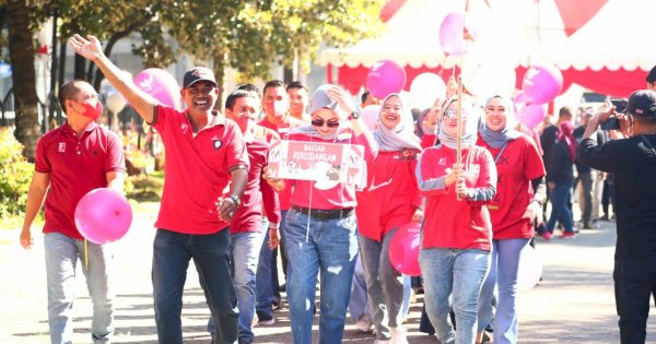 Meriahkan HUT RI, Sekretariat DPRD Makassar Gelar Lomba Makan Kerupuk