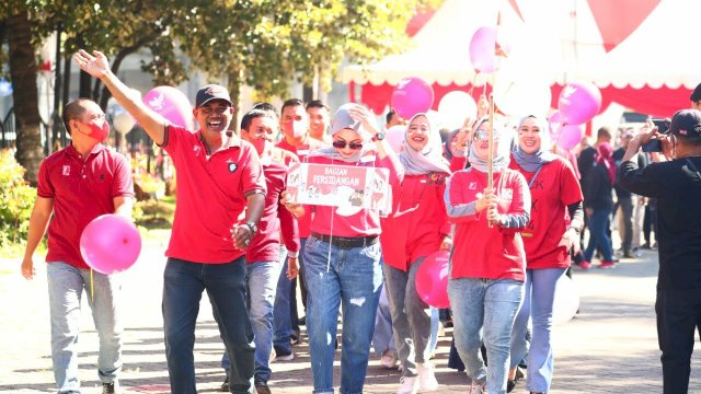 Meriahkan HUT RI, Sekretariat DPRD Makassar Gelar Lomba Makan Kerupuk