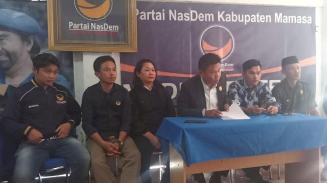 Kader Partai Nasdem sesudah mengikuti Virtual pendaftaran KPU Republik Indonesia ( Foto: Jupran