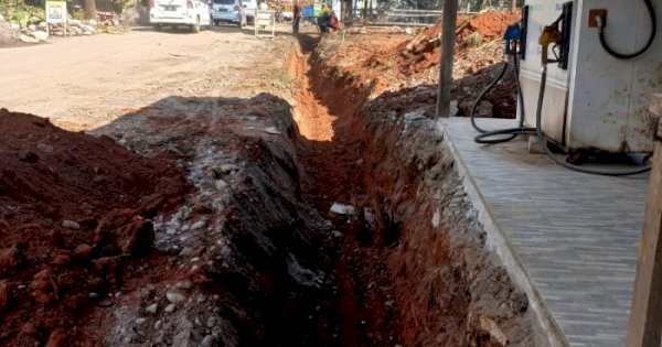 Hore! Jalan Pattalassang di Gowa yang Rusak Berat Diperbaiki, Mulai Drainase