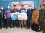 Dukung Program Pemberdayaan Masyarakat Sekitar, PT Semen Tonasa Serahkan Bibit Ikan Nila dan Mesin Paving Block