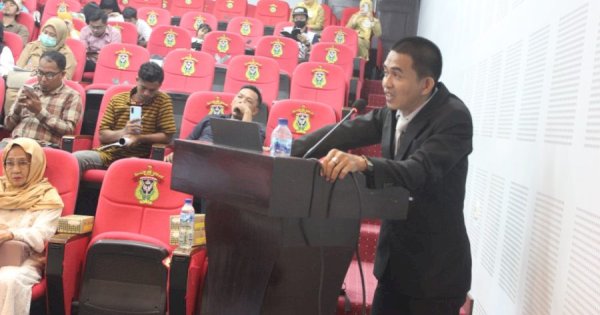 &#8220;5 Tahun&#8221; Pertahankan Disertasi Masalah Kemiskinan Makassar, Putra Gilireng Raih Doktor