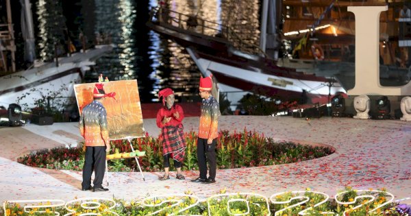 Danny Hadiahi Sandiaga Uno Lukisan Phinisi, Dilukis Pakai Tanah Liat