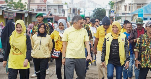 Ketua Golkar Sulsel Menyapa Pedagang dan Nelayan di Sinjai