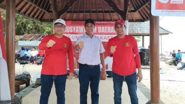 Dari kiri, Danny Pomanto, Amran Sulaiman (tengah), dan RL (kanan). 