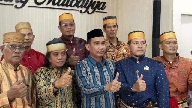 Ketua DPRD Makassar, Rudianto Lallo (peci hitam). 