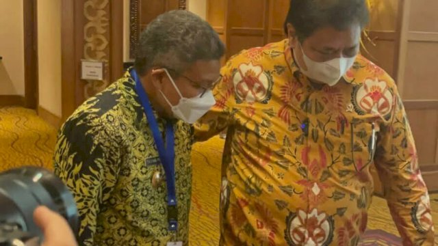 Taufan Pawe (kiri) temui langsung Airlangga Hartanto. 