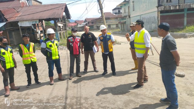 Wabup Lutra Ingatkan Hasil Pengerjaan Jalan Masamba Jangan Genangan