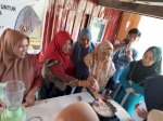 Olah Jamur Tiram, Kelompok Wanita Tani Sokkolia Produksi Bumbu Kaldu dan Petis