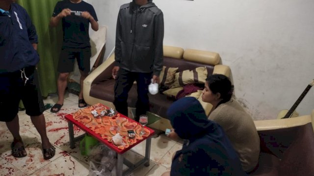 Pemuda yang nyaris tewas di tangan pacarnya sendiri di Mamuju. (Foto: Jupran Panandang/HN)