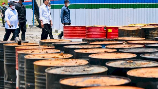 Jokowi Sayangkan Impor Aspal Padahal di Buton Tambang Aspal