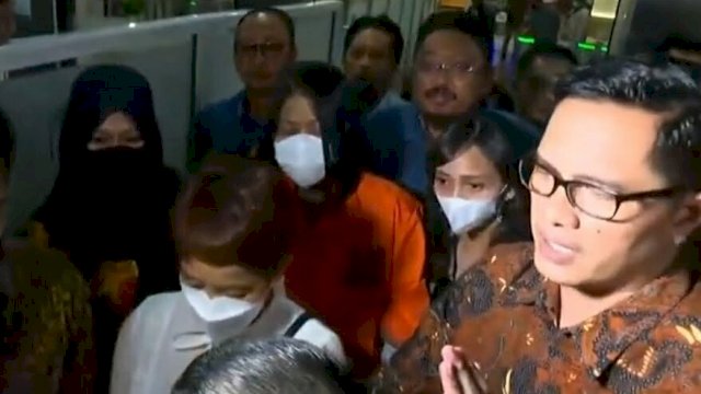 PC menggunakan baju tahanan, Jumat (30/9/2022). 