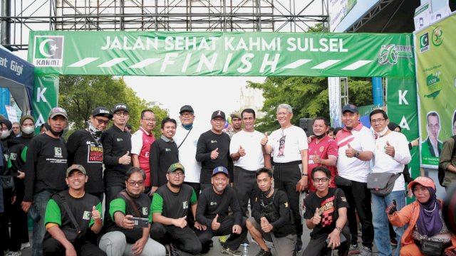 Danny Pomanto Lepas Jalan Sehat Milad ke-56 KAHMI Sulsel