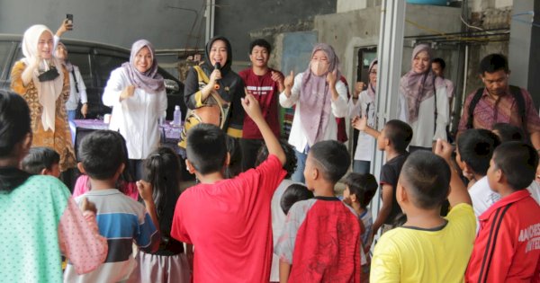Fatmawati Rusdi Beri Trauma Healing Bagi Anak Korban Kebakaran Rappokalling