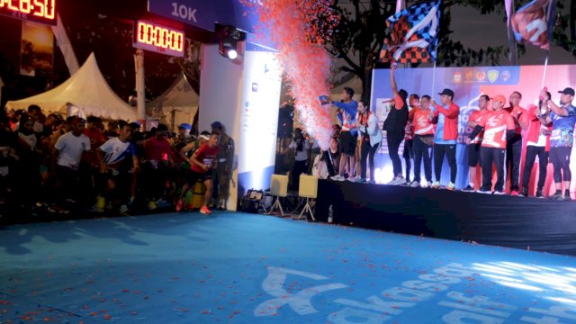 Lepas Ribuan Peserta Makassar Half Marathon 2022, Danny: Kita Semua Keluarga Satu Hobi