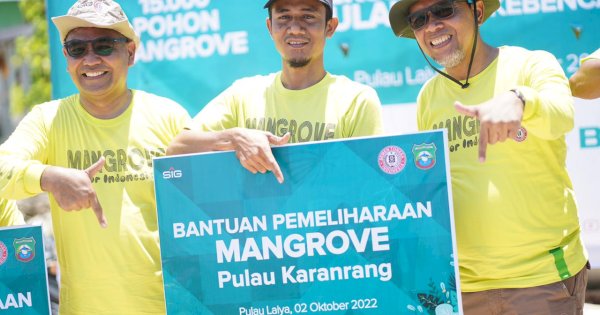 Tanam Mangrove di Pulau, Bukti Semen Tonasa Andil Dalam Pembangunan