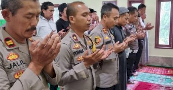 Pasca Tragedi Kanjuruhan, Polres Mamasa Gelar Shalat Gaib