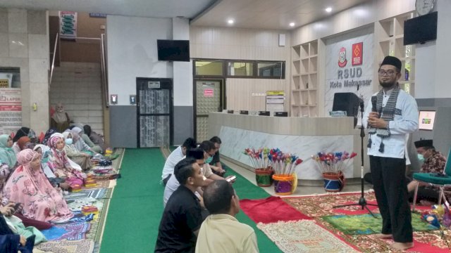 Tingkatkan IMTAQ, RSUD Kota Makassar Gelar Pengajian Bulanan dan Shalat Asar Berjamaah