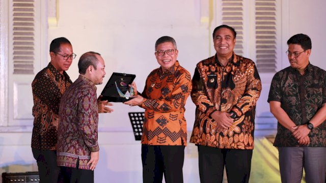 Parepare Masuk ADWI 2022, Taufan Pawe Raih Penghargaan Dari Menteri Pariwisata Sandiaga Uno