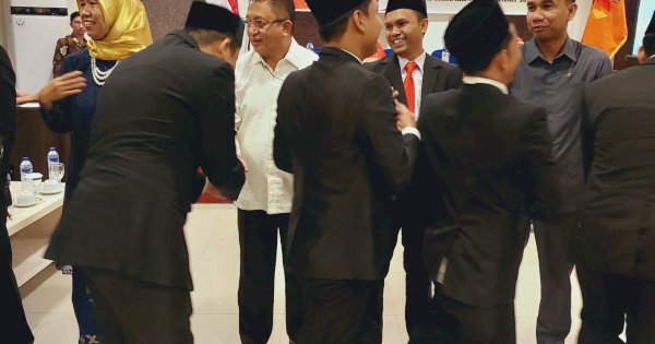 Hadiri Pelantikan Panwascam se Makassar, RL Ingatkan Hindari Godaan Materi