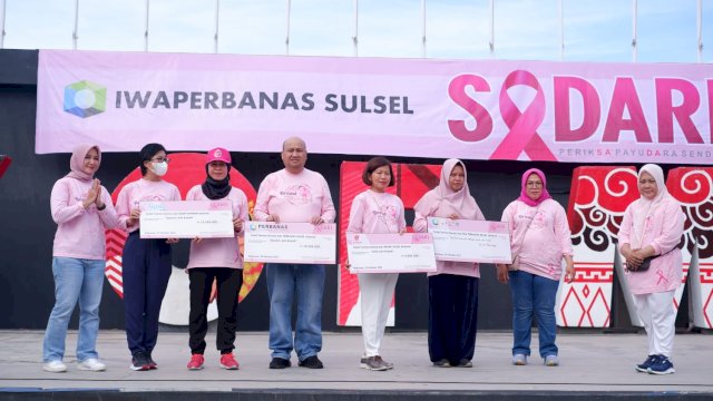 Peringati Hari Kanker Sedunia, IWA Perbanas Laksanakan Donasi dan Senam SADARI di Anjungan Losari