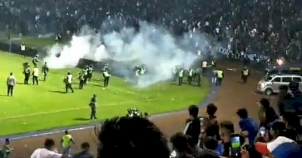 Tragedi Arema vs Persebaya: 127 Tewas 2 Diantaranya Polisi, Gas Air Mata Dilarang FIFA