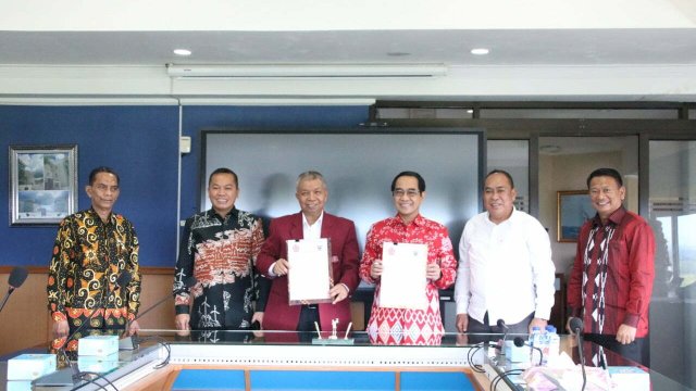 FH Unhas dan FH Unsultra tandatangani PKS, Jumat (14/10). [Dok. FH Unhas/Ist]