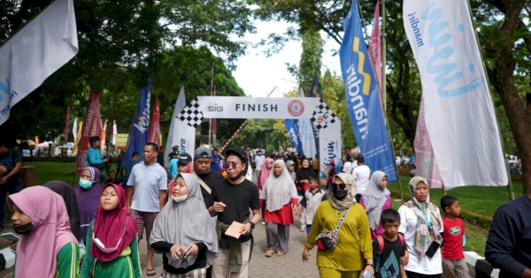 Semarak HUT ke-54, Fun Walk Semen Tonasa Banjir Peserta