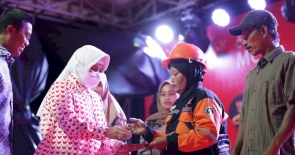 Indira Danny Antusiasi Ikuti Pesta Rakyat