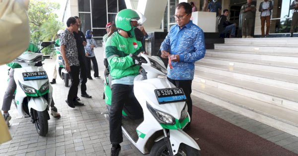 Wali Kota Naik Ojol ke Rakernis APEKSI