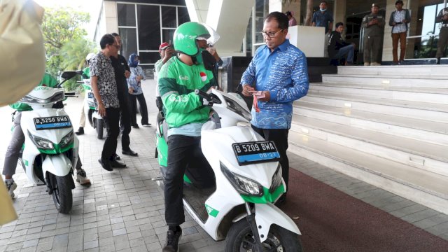 Wali Kota Naik Ojol ke Rakernis APEKSI