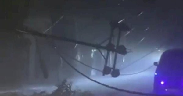 Waspada! Angin Kencang, Tiang Listrik di Sanrangan Daya Tumbang