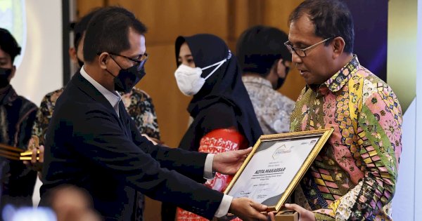 Wali Kota Danny Raih Penghargaan Terbaik Smart Branding ISNA 2022