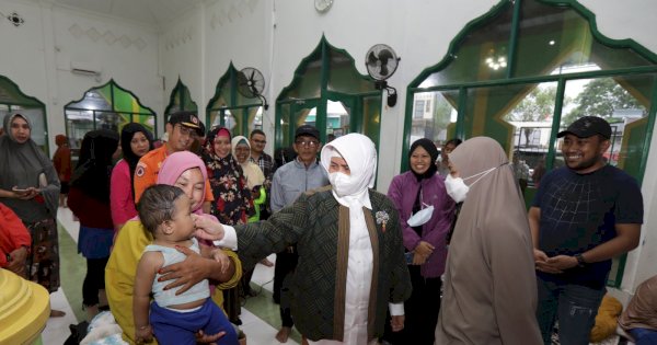 Beri Bantuan Korban Banjir di Blok 10 Perumnas Antang, Indira: Saya Mewakili Pak Wali