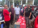 Gerak Cepat, Dinas Pertanahan Salurkan 100 Dos Makanan Siap Saji untuk Korban Banjir di Katimbang