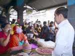 Kunjungi Pasar Malang Jiwan Colomadu, Presiden Bagikan BLT dan Cek Harga Komoditas